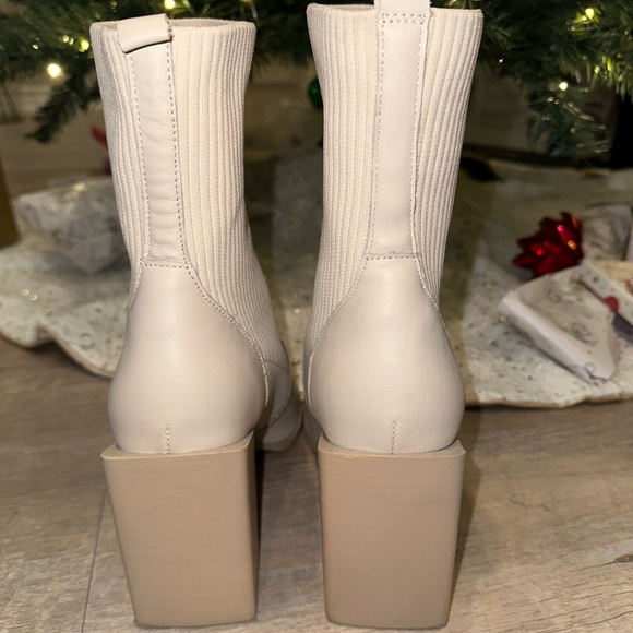 Steve Madden booties in Bone color - Picture 6 of 9